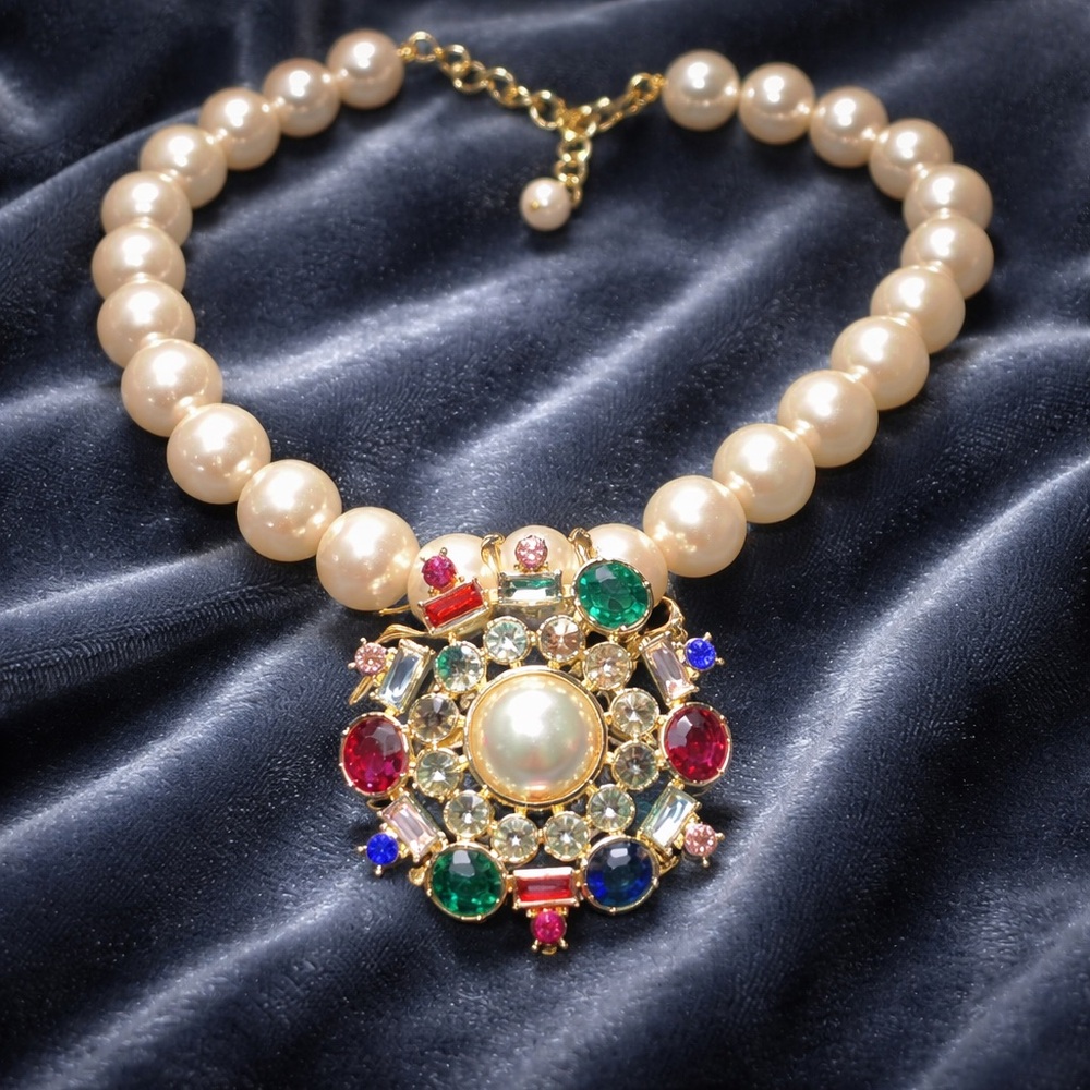 Elegant Pearl and Gemstone Necklace